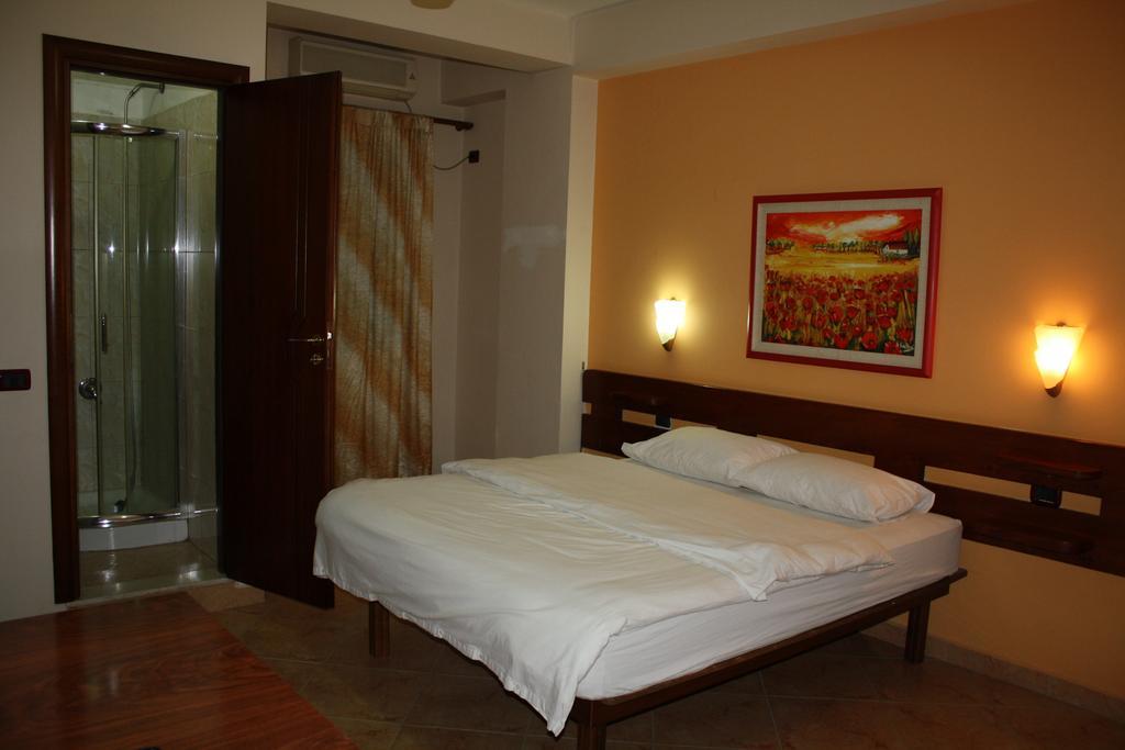 Hotel Martini Vlore Room photo
